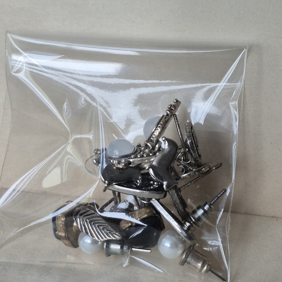 8 Pairs OfAssorted Silver and Black Earrings Set - Picture 6 of 8